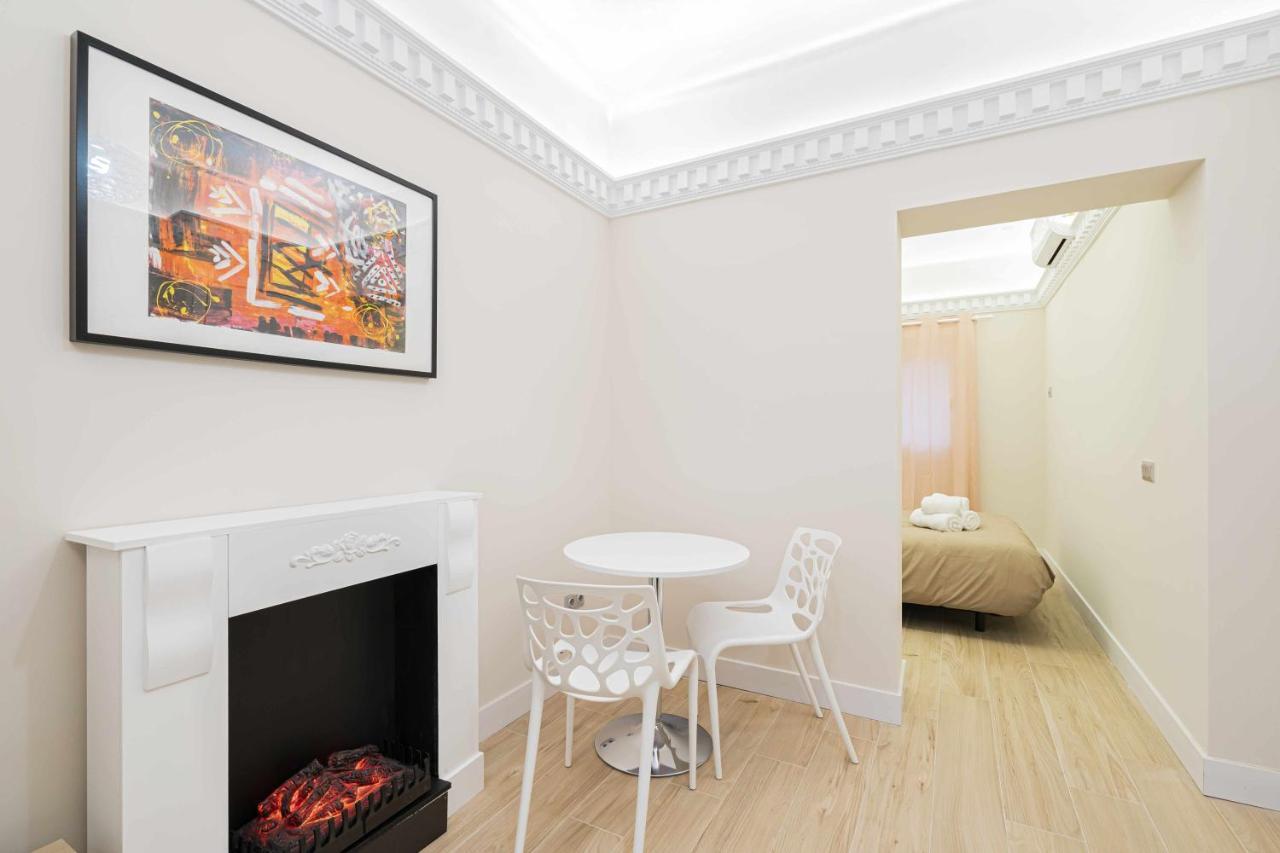 Reformado Decorado Centrico 1 Dormitorio マドリード エクステリア 写真